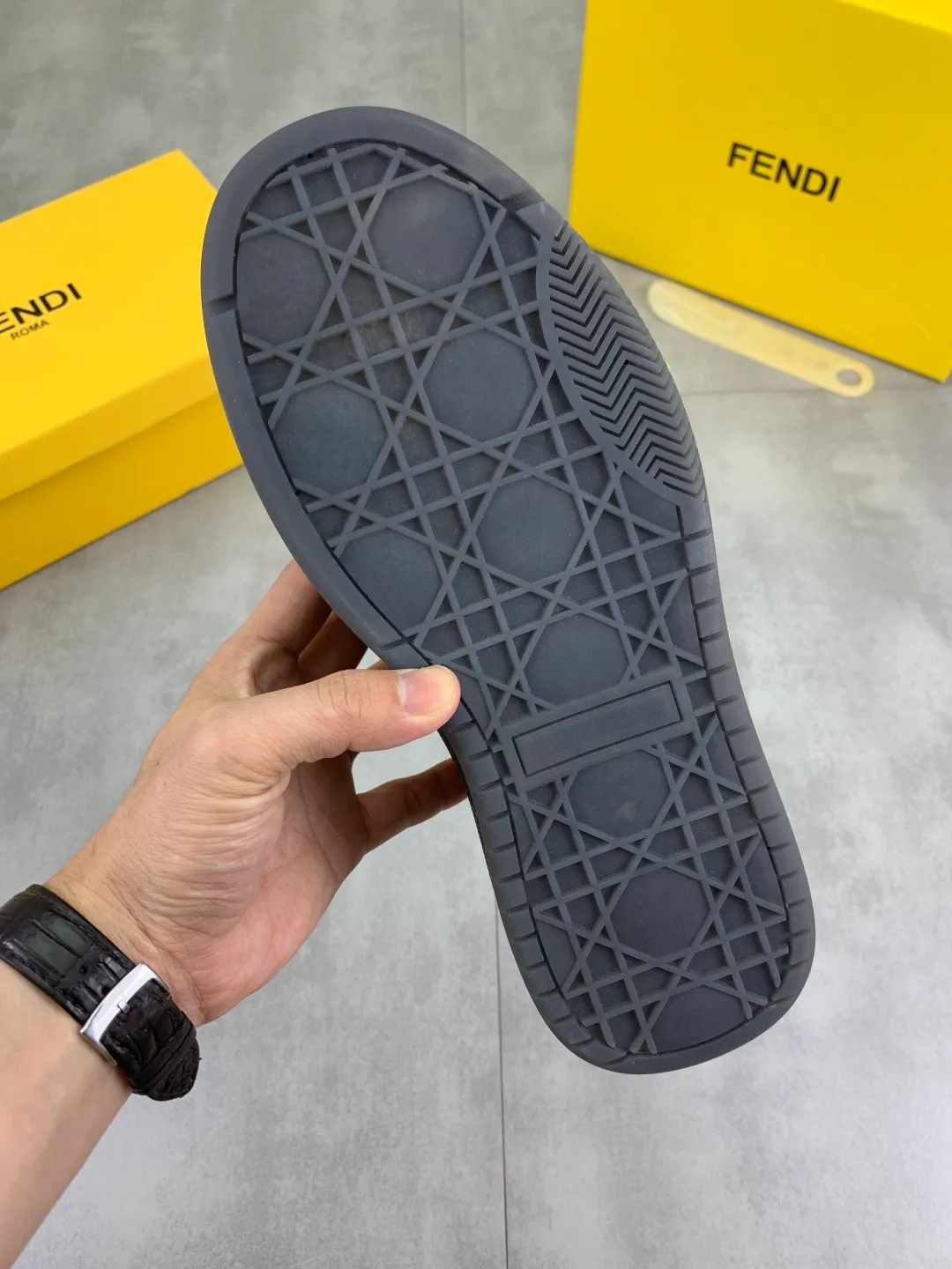 ​Men's shoes 💰P420💰[New style] Little Monster 🆘 New FENDI (Fendi) New style 🕶️🕶️Simple routing effect, showing an elegant and cool driving shoe 🎬Using imported calfskin + first-layer pigskin lining🐂Excellent material🎬Detailed workmanship 🤗Comfortable foot feel➰➰. ​Pair it with any outfit to show your taste and temperament, low-key luxury ♻️Design ​simple and elegant ​noble and fashionable 🍃​Very loved and favored by trendy men 💓❤️size: 38-44 (45 customized) 3️⃣colors available